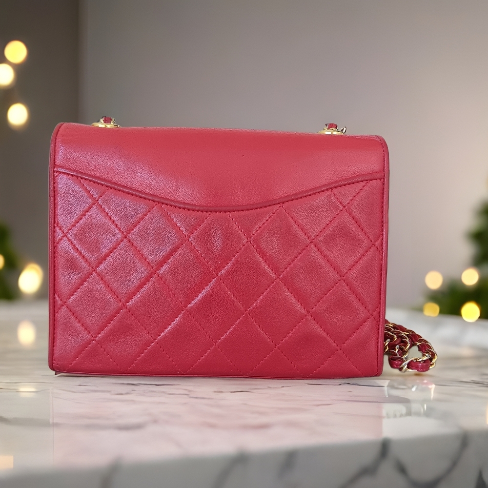 ​🌹 RARE CHANEL Vintage Red Lambskin Diana Flap Bag - 24K Gold Hardware 🌹 - Picture 8 of 17